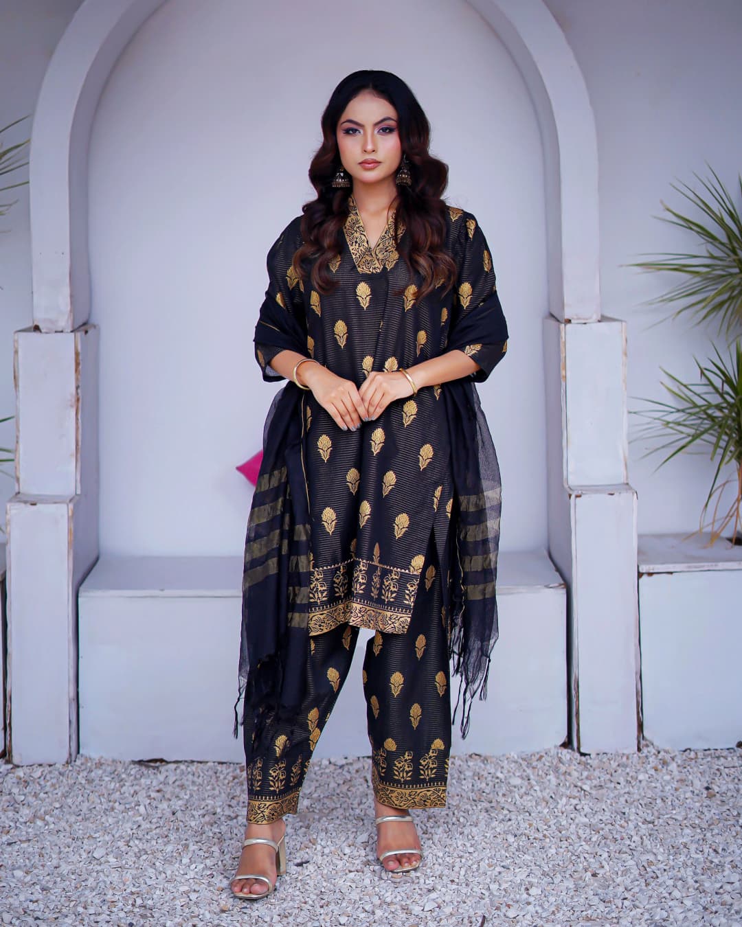 Shama-e-Husn - First Image